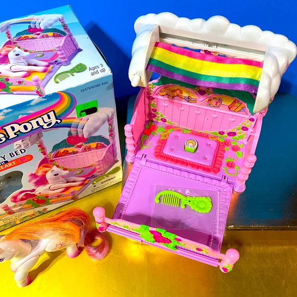 MY LITTLE PONY G2 VINTAGE 1997 CANOPY BED WITH LIGHT HEART PONY MAGIC PLAYSET - Picture 6 of 16